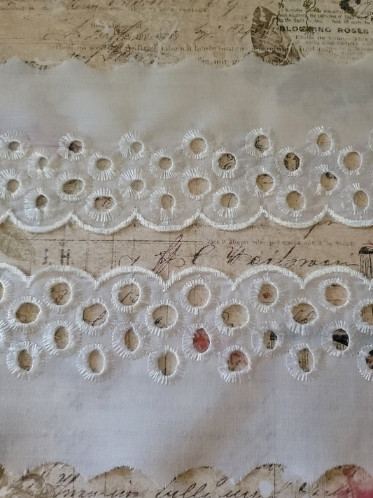 D-03 - 3 1/4" Wide Vintage Lace - 1 Yard