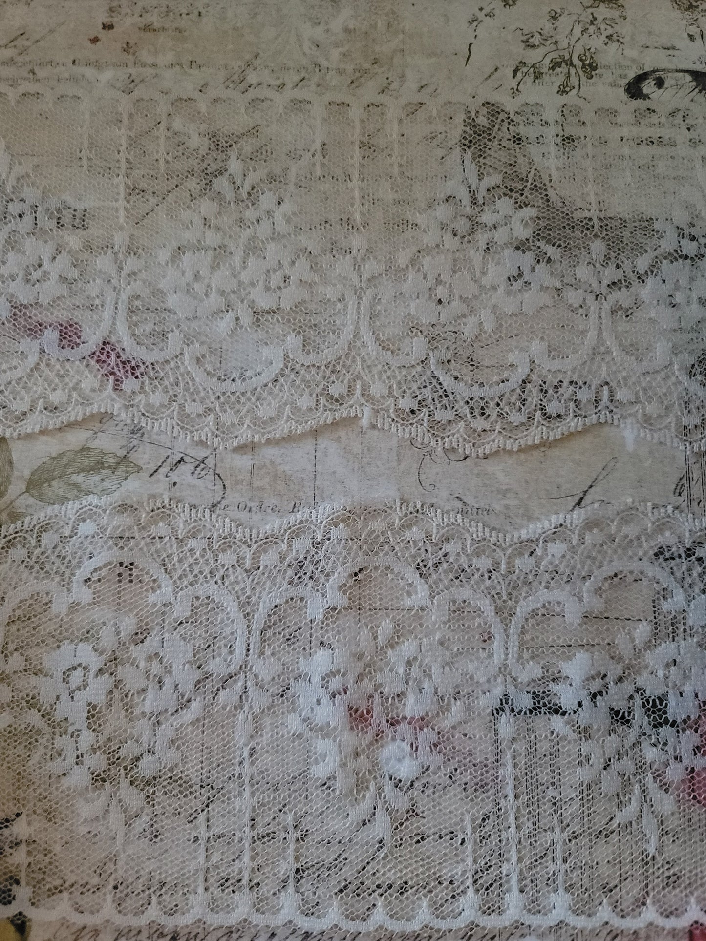 D-06 - 3 1/2" Wide Vintage Lace - 1 Yard