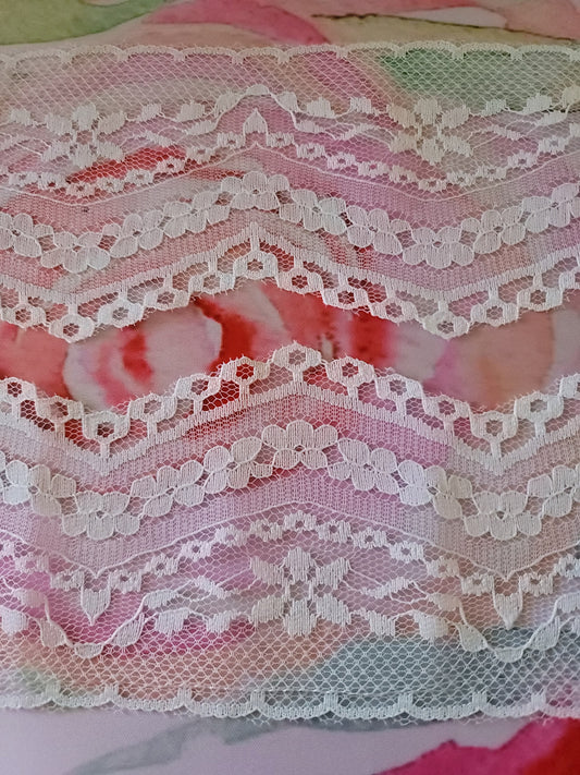 D-13 - 3 3/4" Wide Vintage Lace - 1 Yard