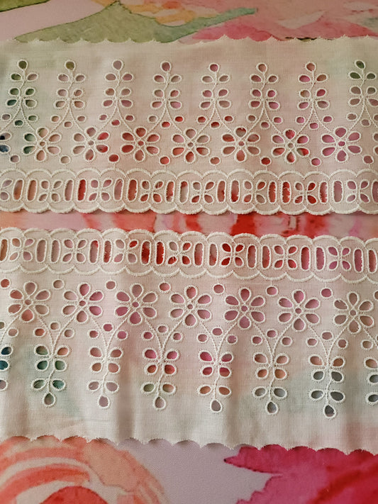 E-01 - 4" Wide Vintage Lace - 1 Yard