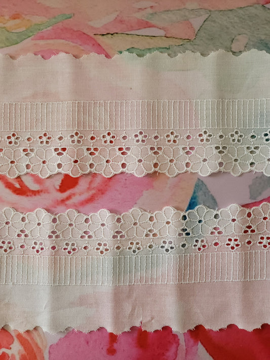 E-04 - 4" Wide Vintage Lace - 1 Yard