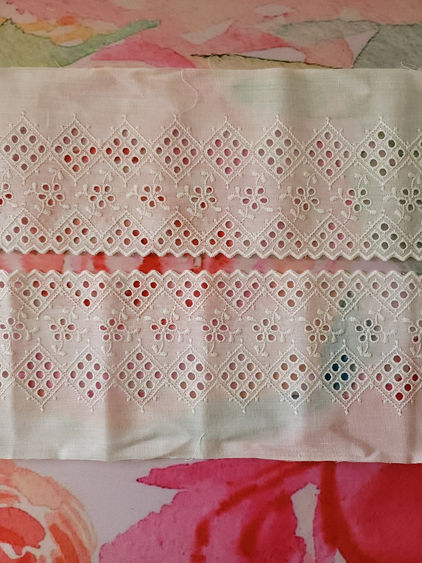 E-06 - 4" Wide Vintage Lace - 1 Yard