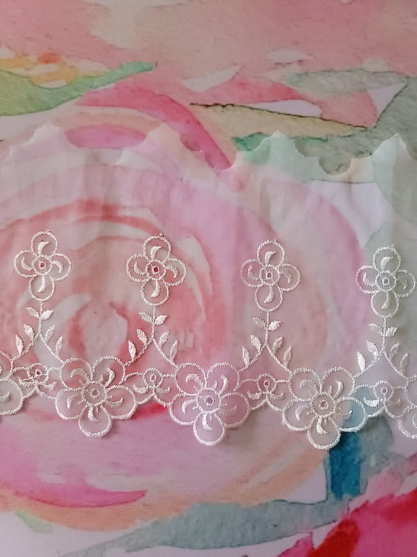 F-03 - 5 3/4" Wide Vintage Lace - 1 Yard