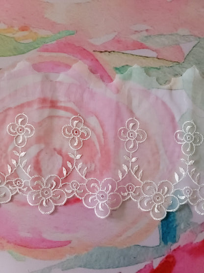 F-03 - 5 3/4" Wide Vintage Lace - 1 Yard