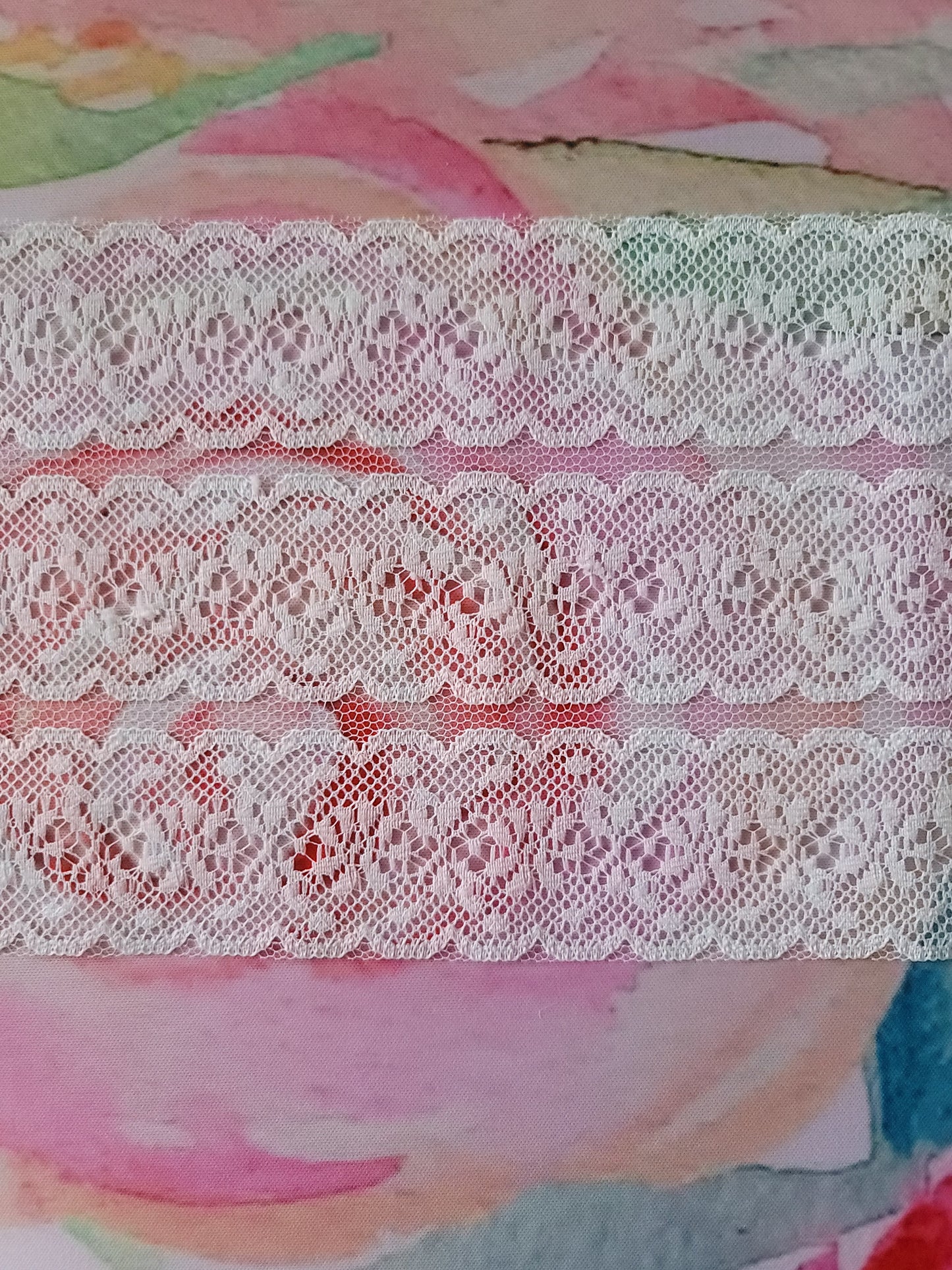 F-08 - 5 1/4" Wide Vintage Lace - 1 Yard