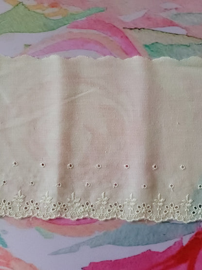 G-02 - 6 1/4" Wide Vintage Lace - 1 Yard