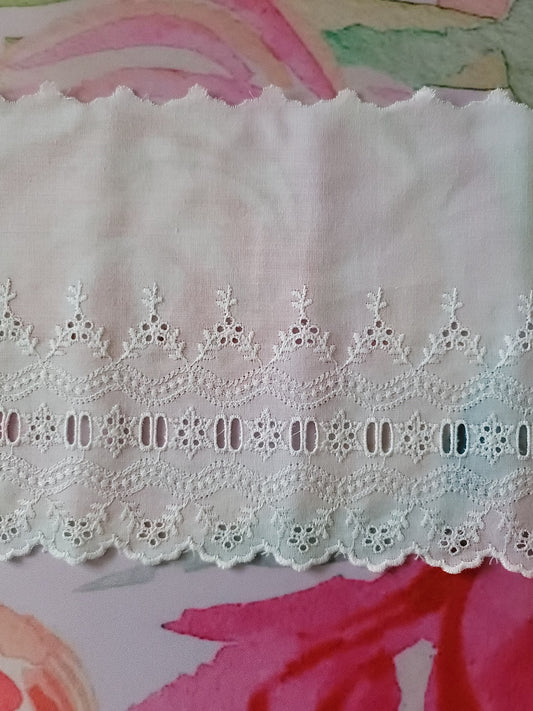 H-02 - 7 1/2" Wide Vintage Lace - 1 Yard
