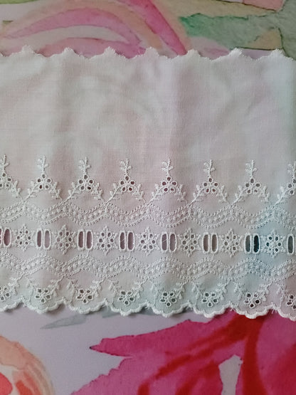 G-03 - 6 3/4" Wide Vintage Lace - 1 Yard