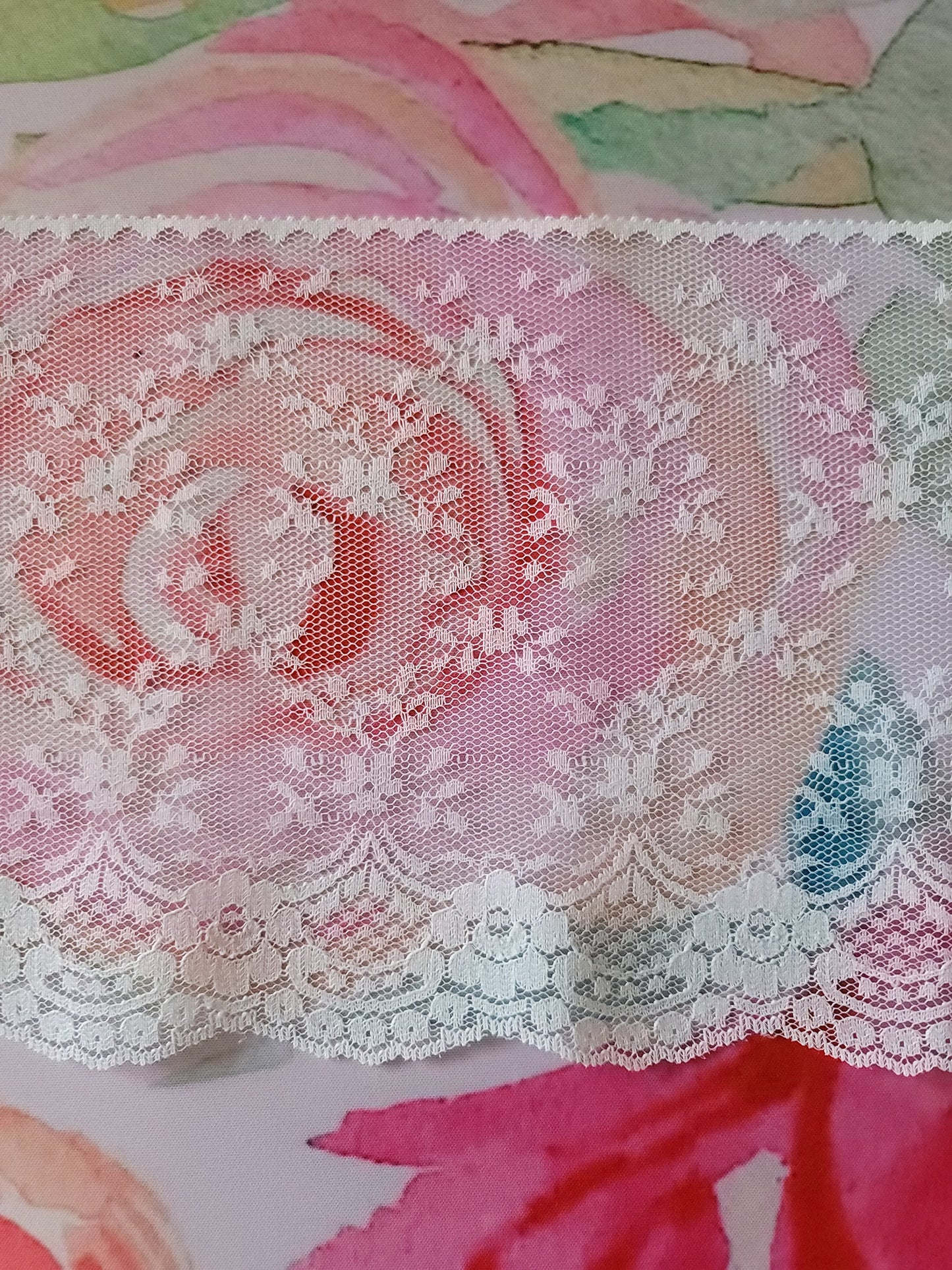 G-04 - 6 3/4" Wide Vintage Lace - 1 Yard