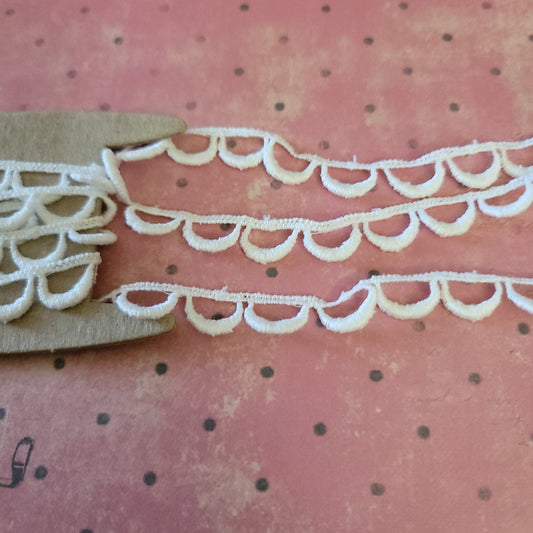 A-40 - 3/8" Wide Lace - 1 yard