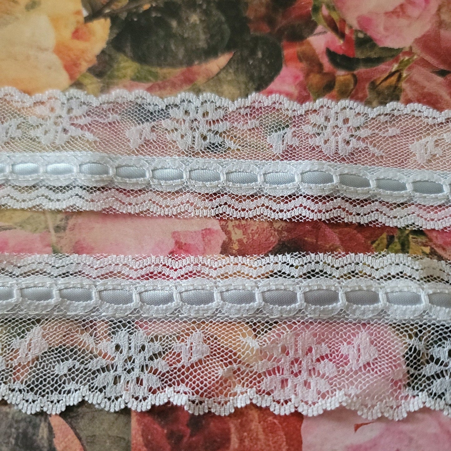 B-23 - 1 1/2" Wide Lace - 1 Yard