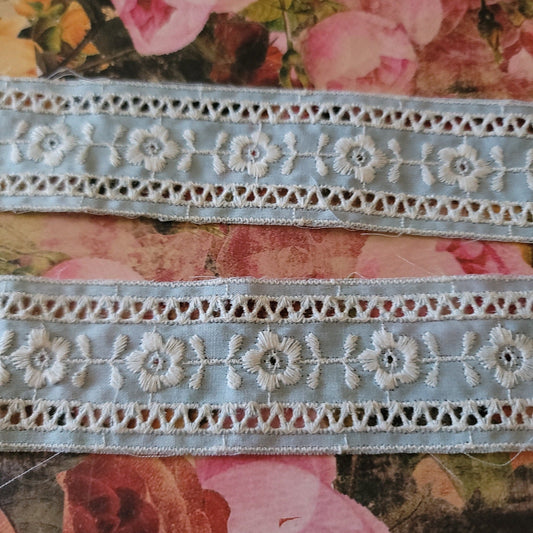 B-32 - 1 5/8" Wide Lace - 1 Yard