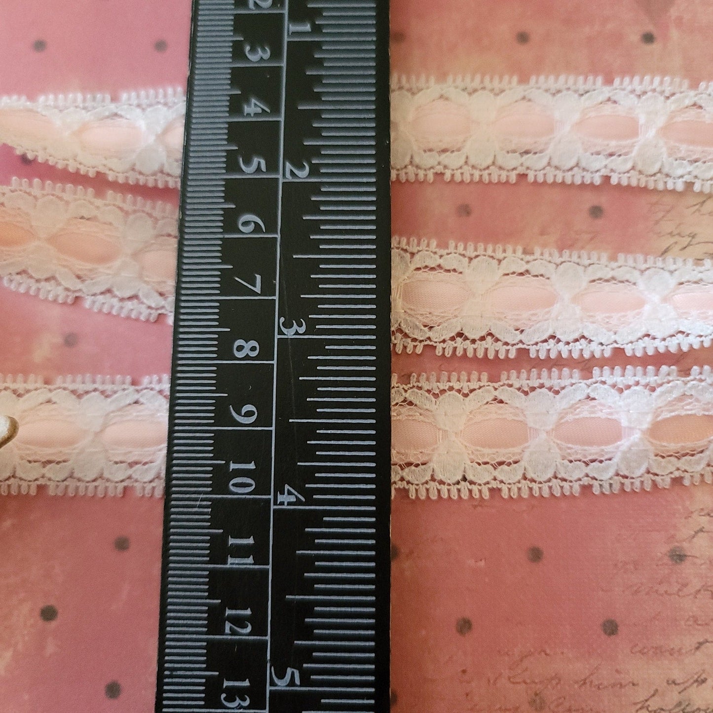 A-10 - 3/4" Wide Lace - 1 yard