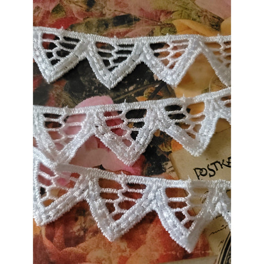 B-64 - 1 1/8" Wide Lace - 1 Yard