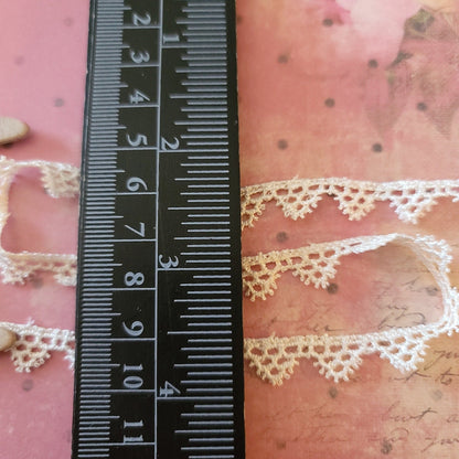 A-15 - 3/8" Wide Lace - 1 yard - Cream