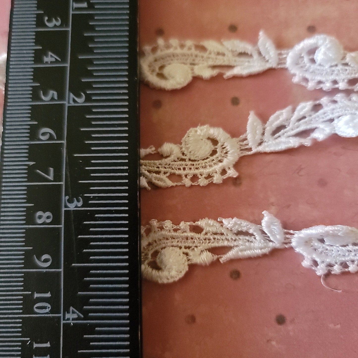 A-20 - 5/8" Wide Lace - 1 yard