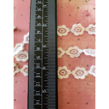 A-11 - 5/8" Wide Lace - 1 yard