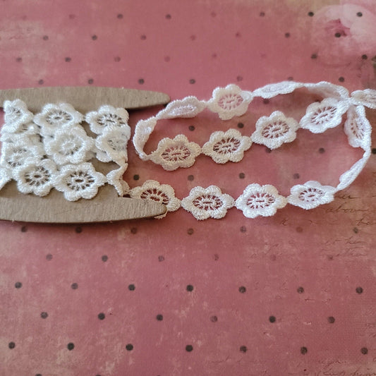 A-11 - 5/8" Wide Lace - 1 yard