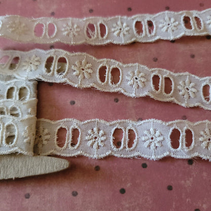 A-33 - 3/4" Wide Lace - 1 yard