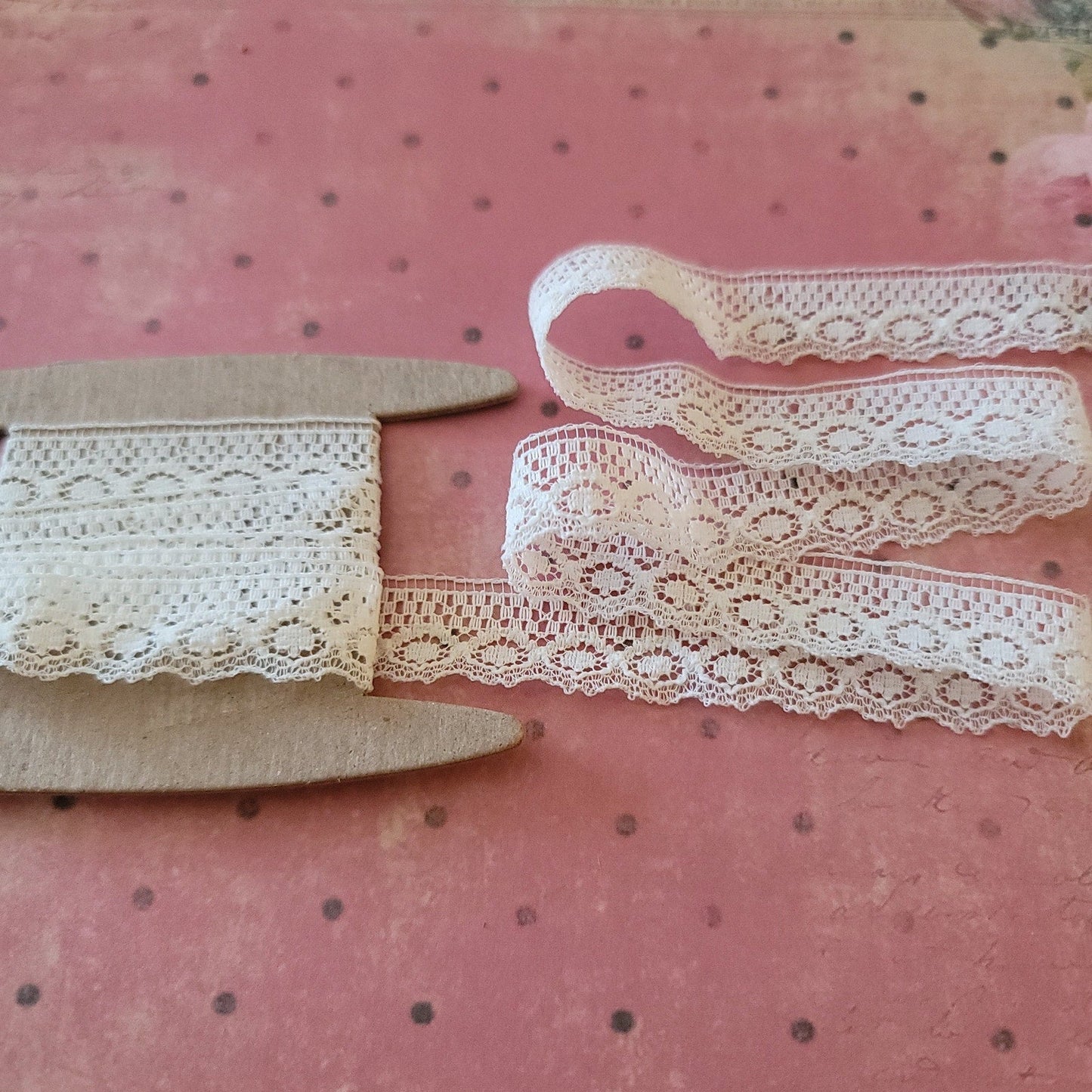 A-12 - 5/8" Wide Lace - 1 yard