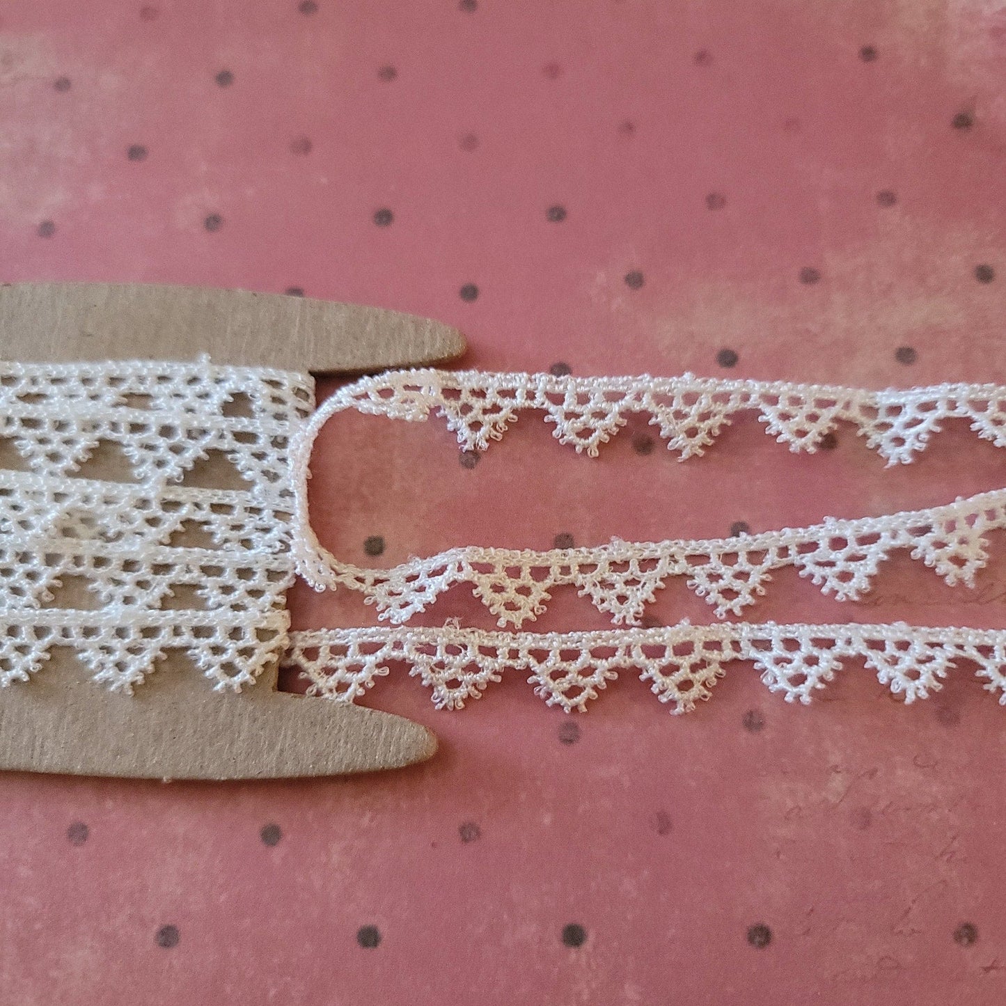 A-14 - 3/8" Wide Lace - 1 yard