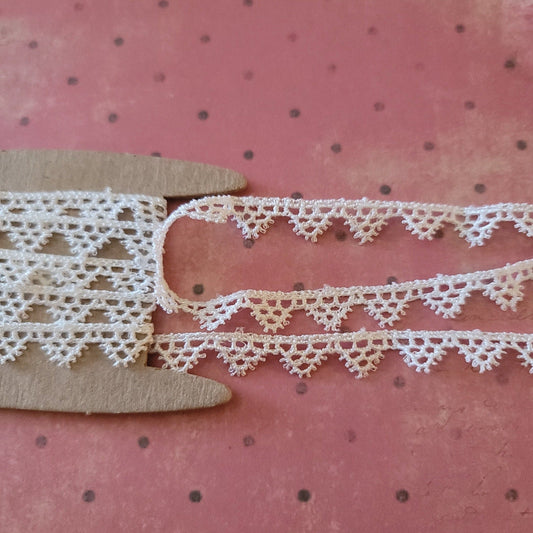 A-14 - 3/8" Wide Lace - 1 yard