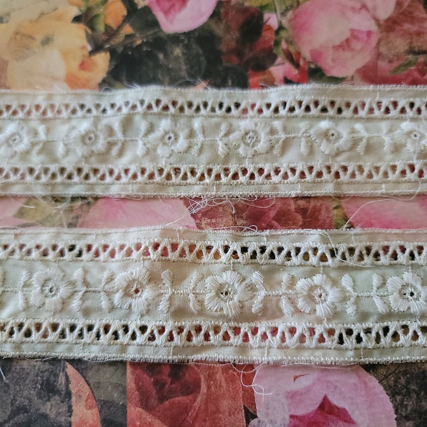B-26 - 1 1/2" Wide Lace - 1 Yard