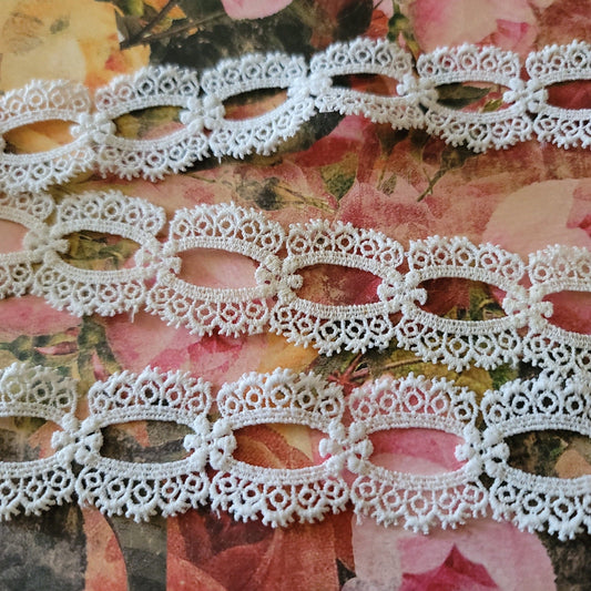 B-27 - 1 1/4" Wide Lace - 1 Yard