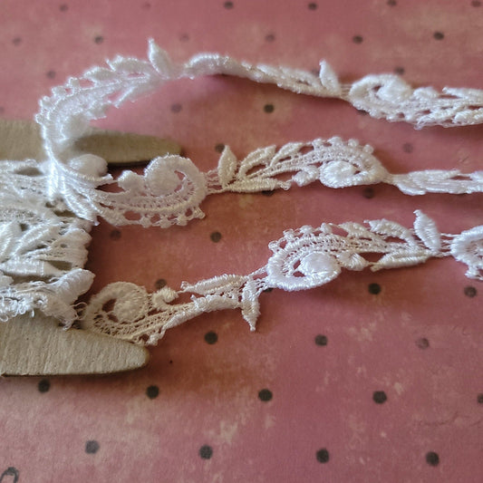 A-20 - 5/8" Wide Lace - 1 yard