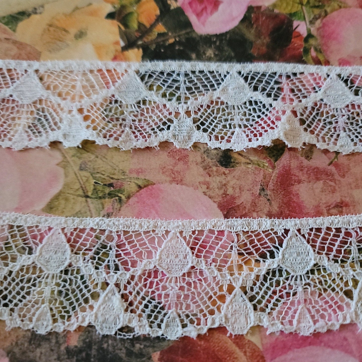 B-94 - 1 1/4" +Wide Lace - 1 Yard
