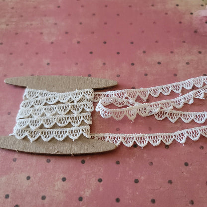 A-05 - 1/4" Wide Lace - 1 yard