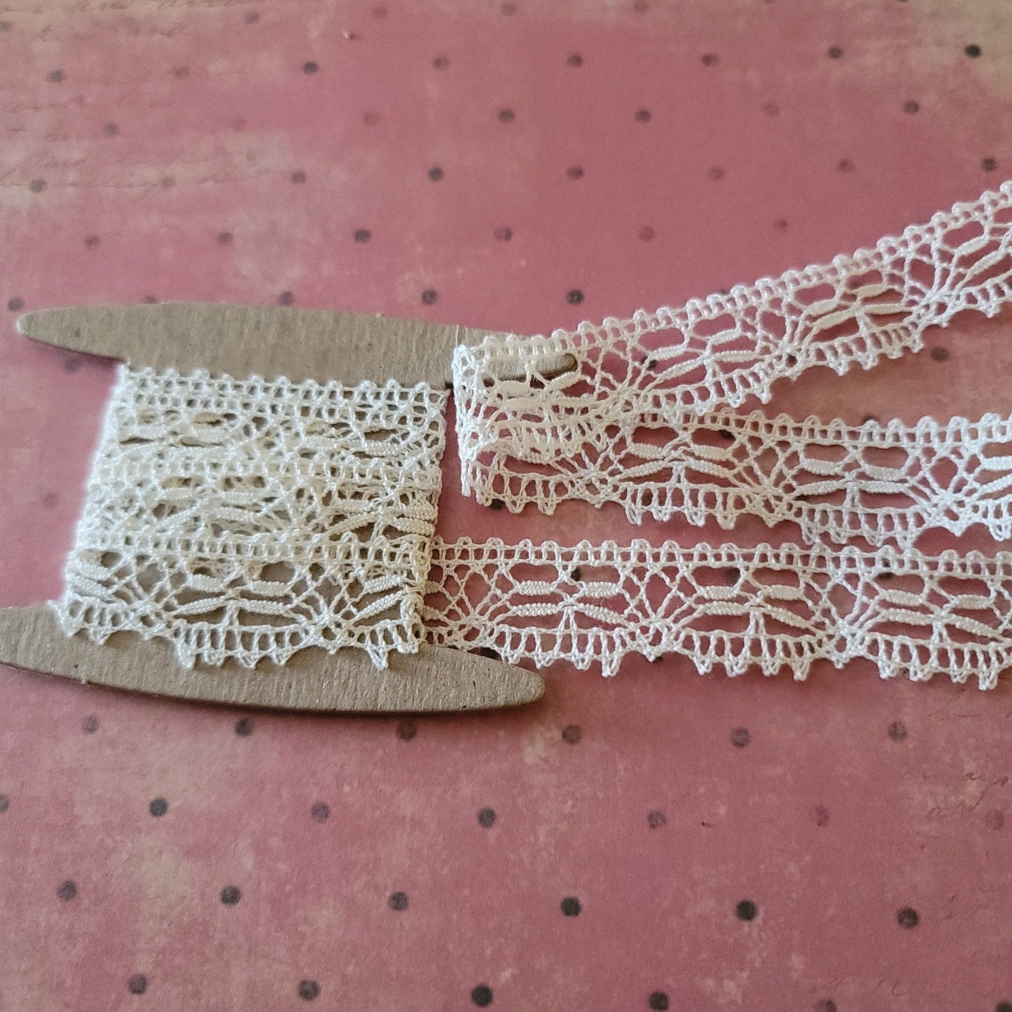 A-08 - 3/4" Wide Lace - 1 yard