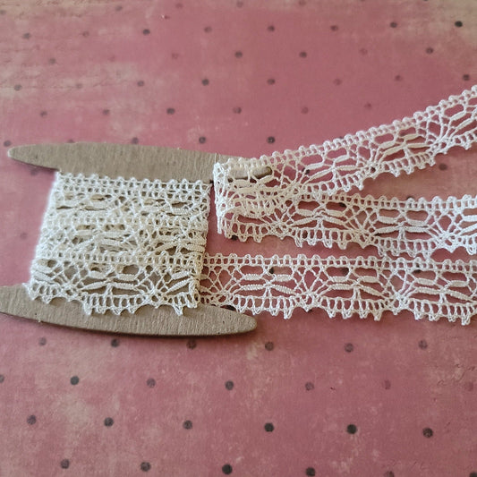 A-08 - 3/4" Wide Lace - 1 yard