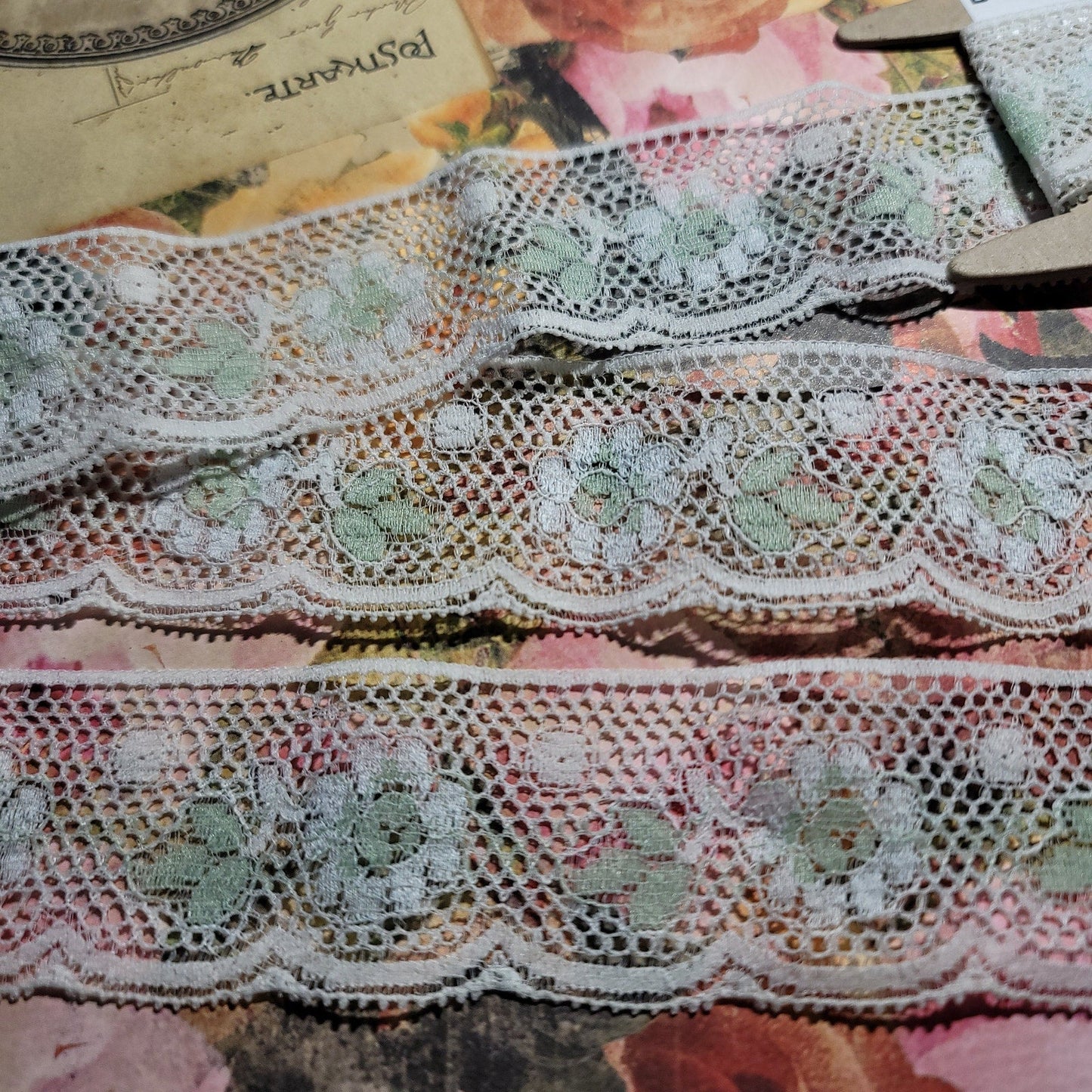 B-16 - 1 1/2" Wide Lace - 1 Yard