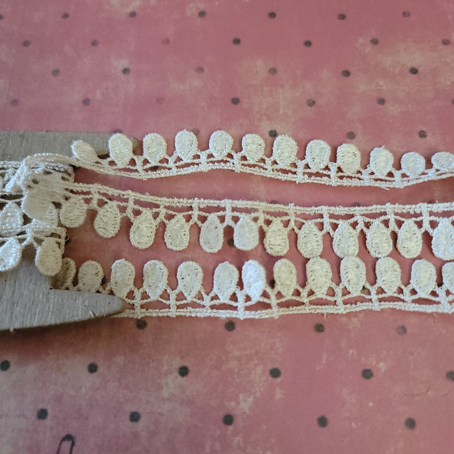 A-39 - 5/8" Wide Lace - 1 yard